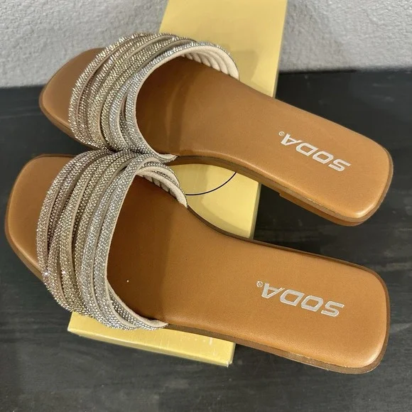 Soda Shoes Women Size 6.5 Flip Flops Sandals Bling Rhinestone Silver/Gold - Picture 3 of 5